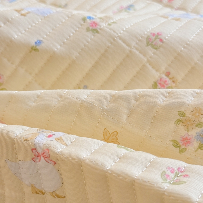 91家纺网 家纺一手货源 找家纺 禧缘家纺（原梦想家） 2026新款全棉夹棉婴童床盖 幸运鸭--绑带款