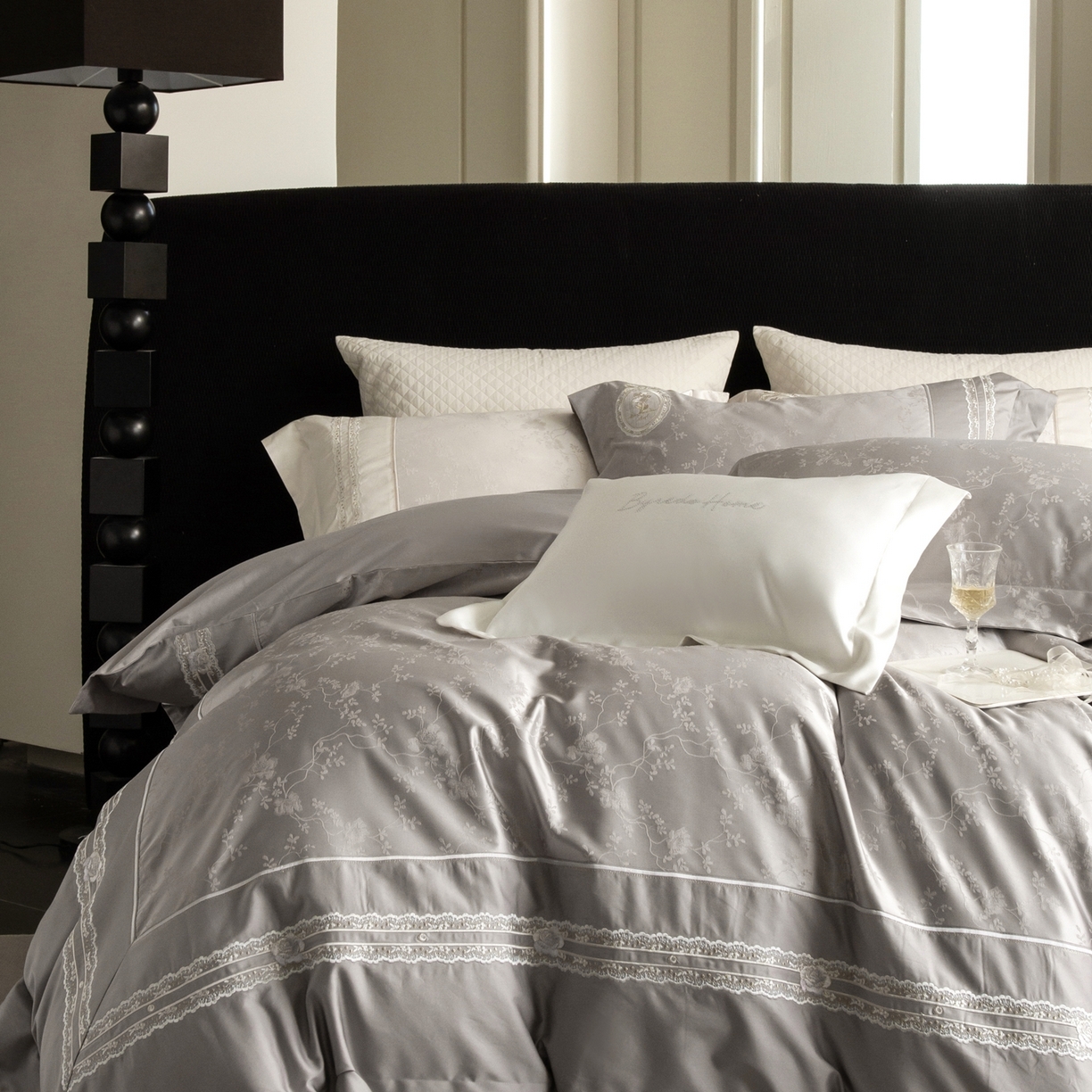 91家纺网 家纺一手货源 找家纺 馨蕊家居 2026春夏新品100S高定高精密刺绣系列--芸蔓 芸蔓-高级灰