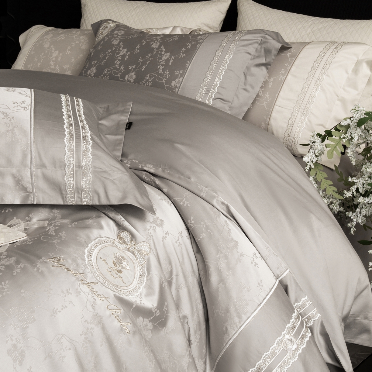 91家纺网 家纺一手货源 找家纺 馨蕊家居 2026春夏新品100S高定高精密刺绣系列--芸蔓 芸蔓-高级灰