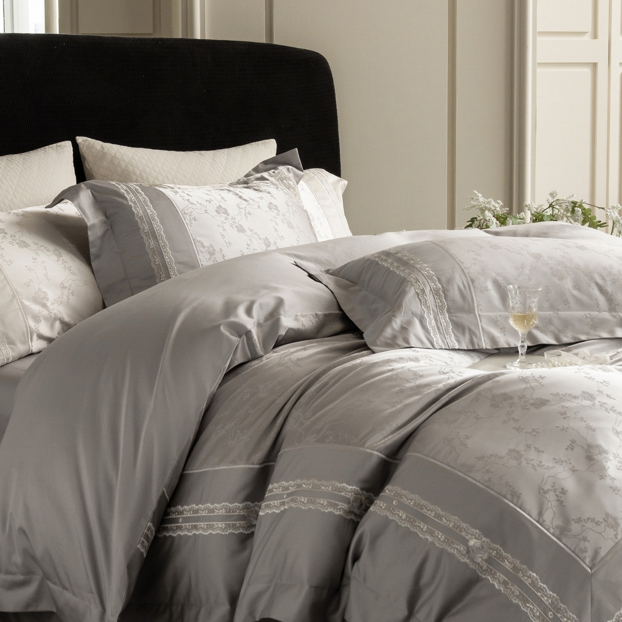 91家纺网 家纺一手货源 找家纺 馨蕊家居 2026春夏新品100S高定高精密刺绣系列--芸蔓 芸蔓-高级灰