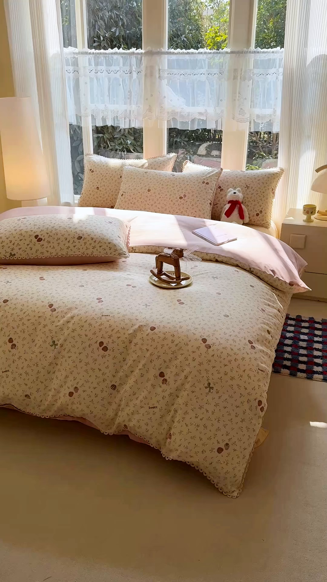 91家纺网 家纺一手货源 找家纺 宅家居 2026爆款田园风甜美小清新喷气印花纯棉四件套韩式圈圈花边40支全棉三件套 草莓