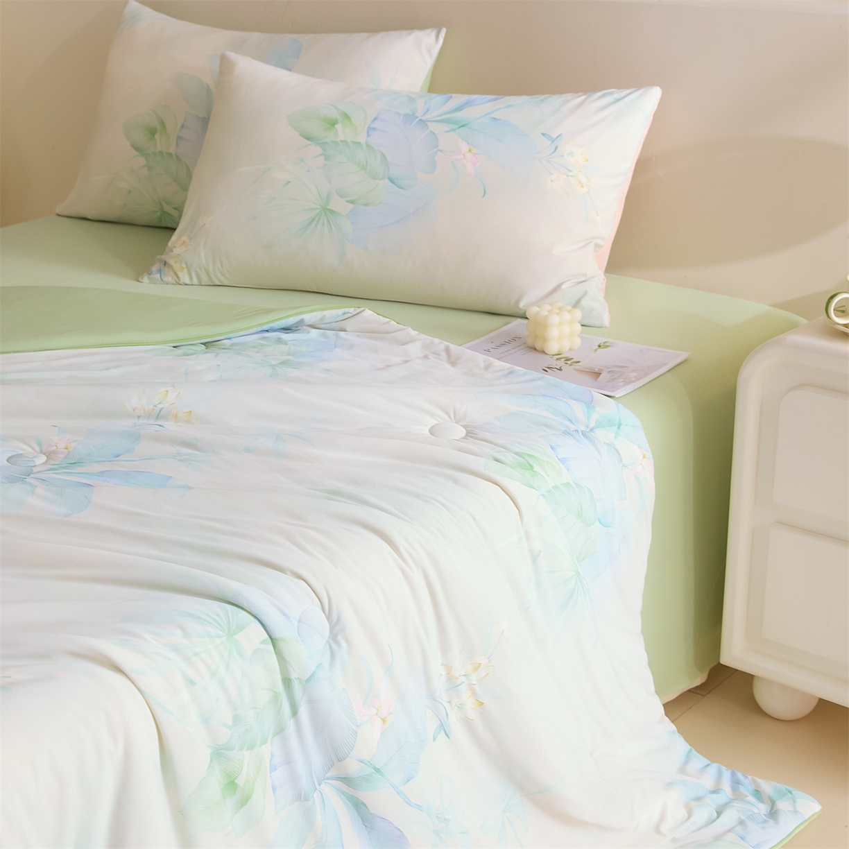 91家纺网 家纺一手货源 找家纺 恬思语家纺 2026春夏新品印花凉感丝大豆夏被夏凉被空调被 栖染-绿