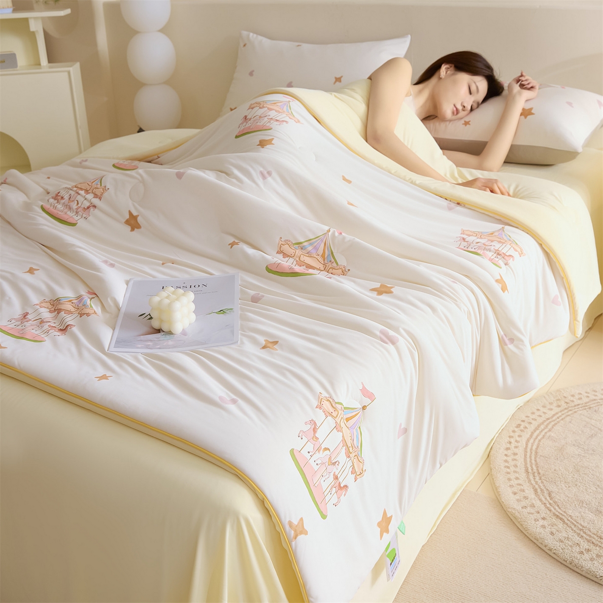 91家纺网 家纺一手货源 找家纺 恬思语家纺 2026春夏新品印花凉感丝大豆夏被夏凉被空调被 露珠童话-白