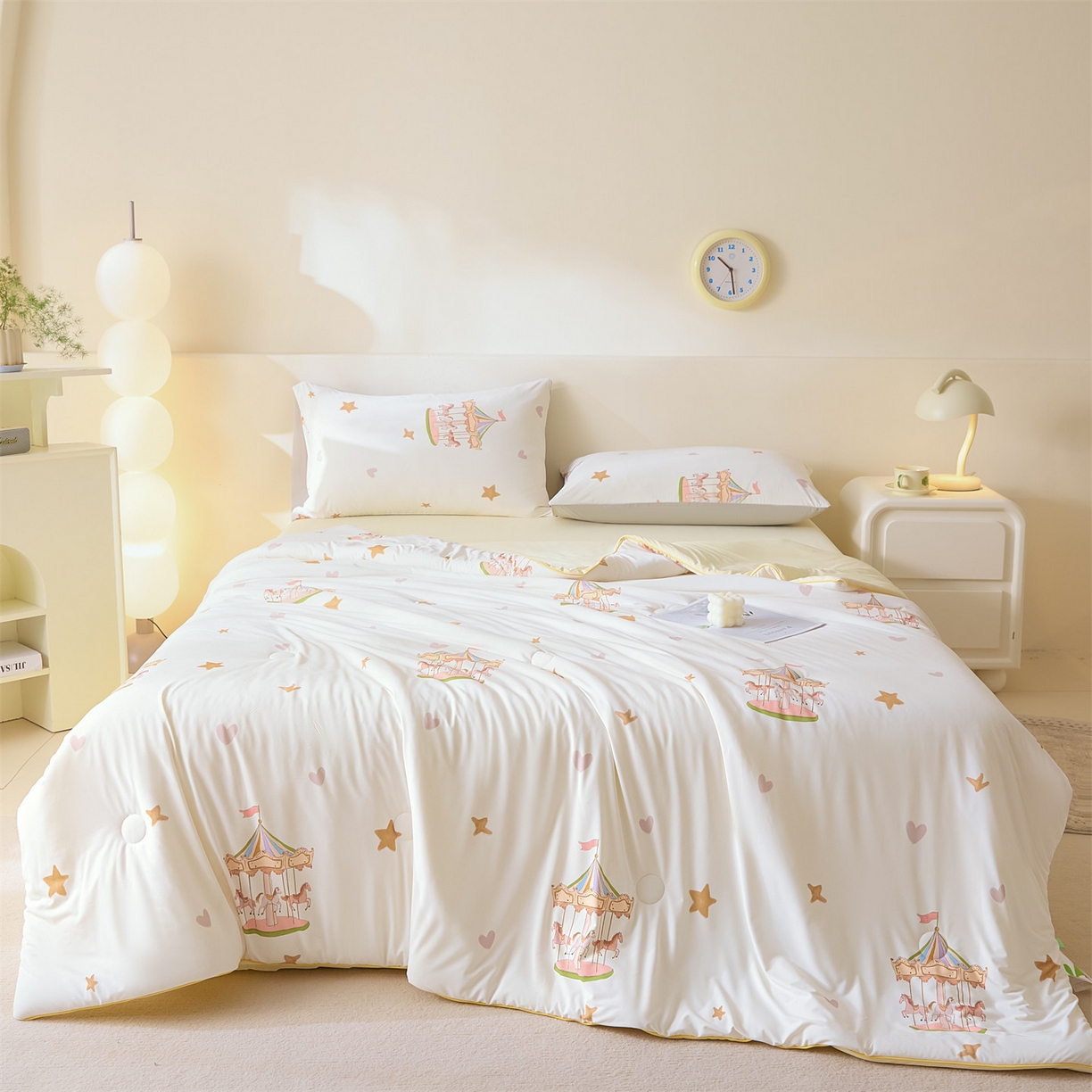 91家纺网 家纺一手货源 找家纺 恬思语家纺 2026春夏新品印花凉感丝大豆夏被夏凉被空调被 露珠童话-白