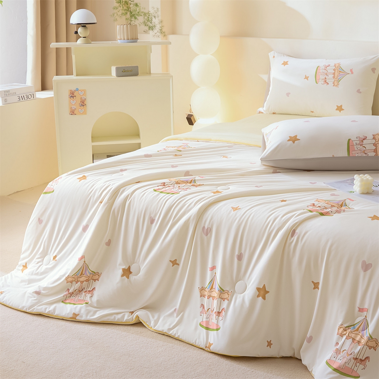 91家纺网 家纺一手货源 找家纺 恬思语家纺 2026春夏新品印花凉感丝大豆夏被夏凉被空调被 露珠童话-白