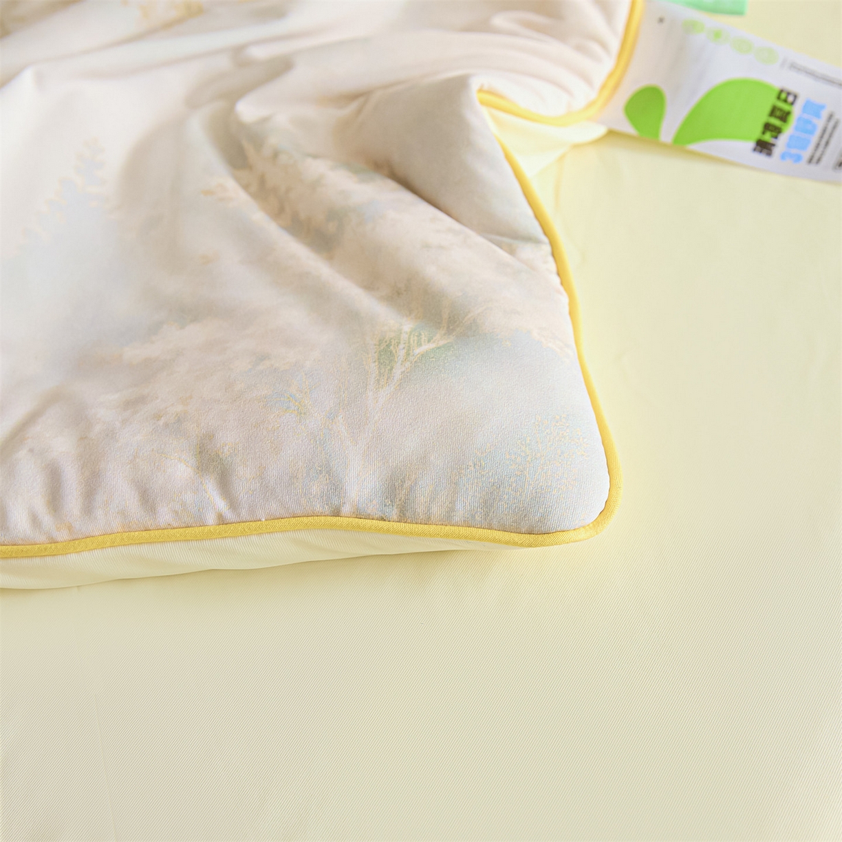 91家纺网 家纺一手货源 找家纺 恬思语家纺 2026春夏新品印花凉感丝大豆夏被夏凉被空调被 一帘幽梦-黄