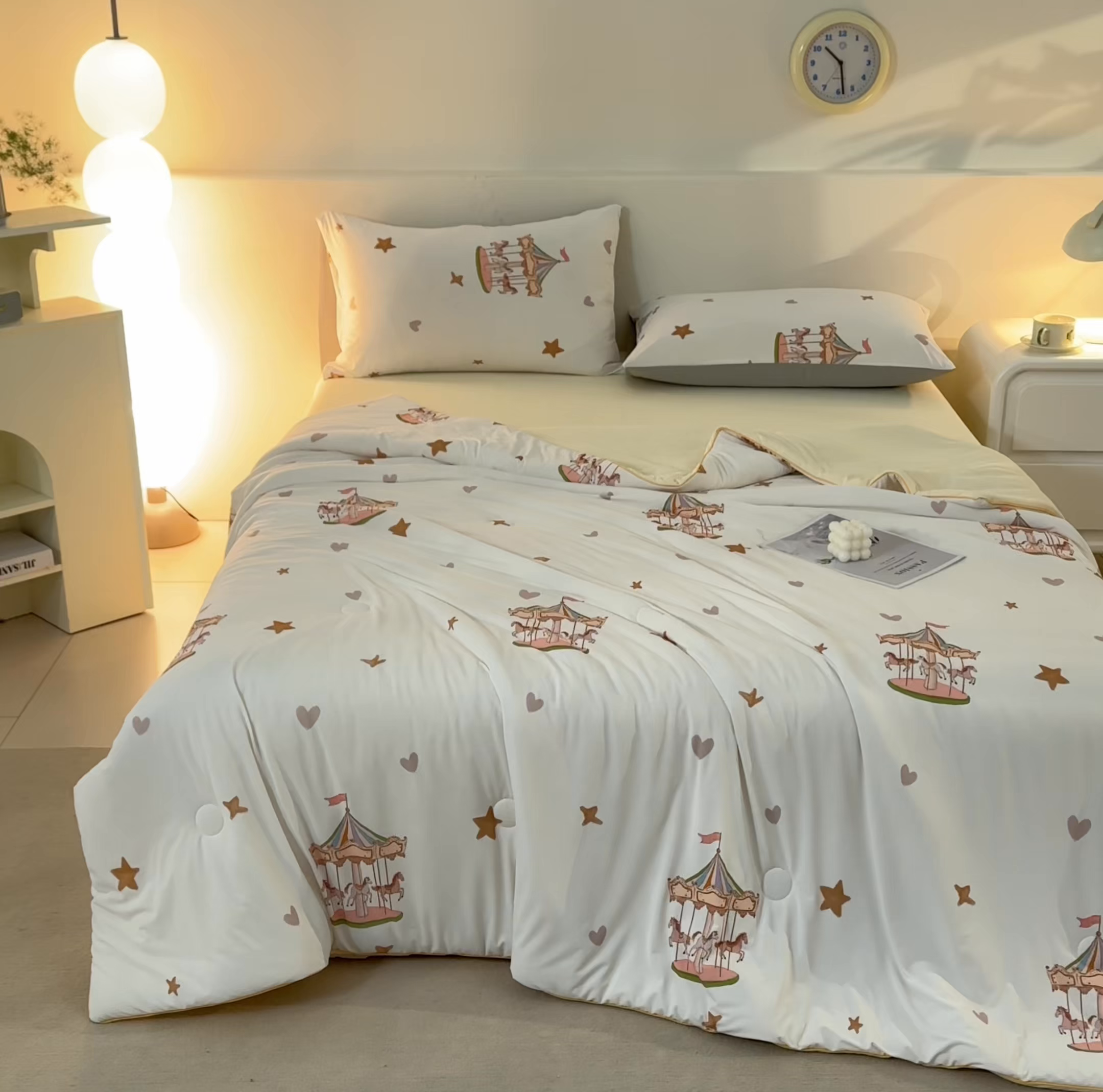 91家纺网 家纺一手货源 找家纺 恬思语家纺 2026春夏新品印花凉感丝大豆夏被夏凉被空调被 露珠童话-白