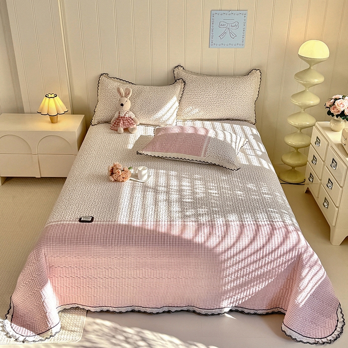 91家纺网 家纺一手货源 找家纺 （总）金盛皇朝 2026款水洗皱皱纱双层纱云朵棉三层夹棉绗绣刺绣小花边单件三件床盖