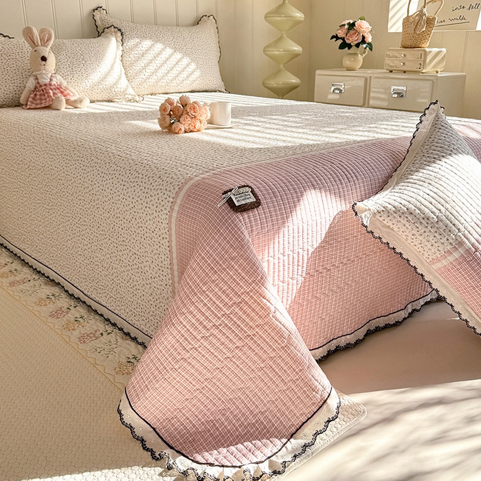 91家纺网 家纺一手货源 找家纺 （总）金盛皇朝 2026款水洗皱皱纱双层纱云朵棉三层夹棉绗绣刺绣小花边单件三件床盖