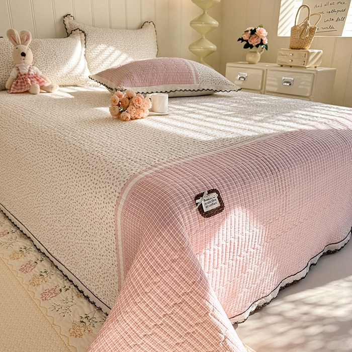 91家纺网 家纺一手货源 找家纺 （总）金盛皇朝 2026款水洗皱皱纱双层纱云朵棉三层夹棉绗绣刺绣小花边单件三件床盖