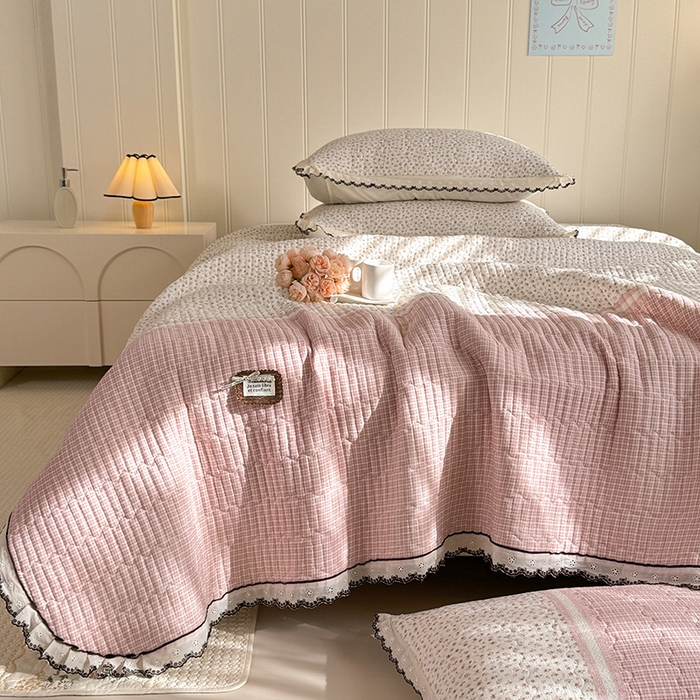 91家纺网 家纺一手货源 找家纺 （总）金盛皇朝 2026款水洗皱皱纱双层纱云朵棉三层夹棉绗绣刺绣小花边单件三件床盖