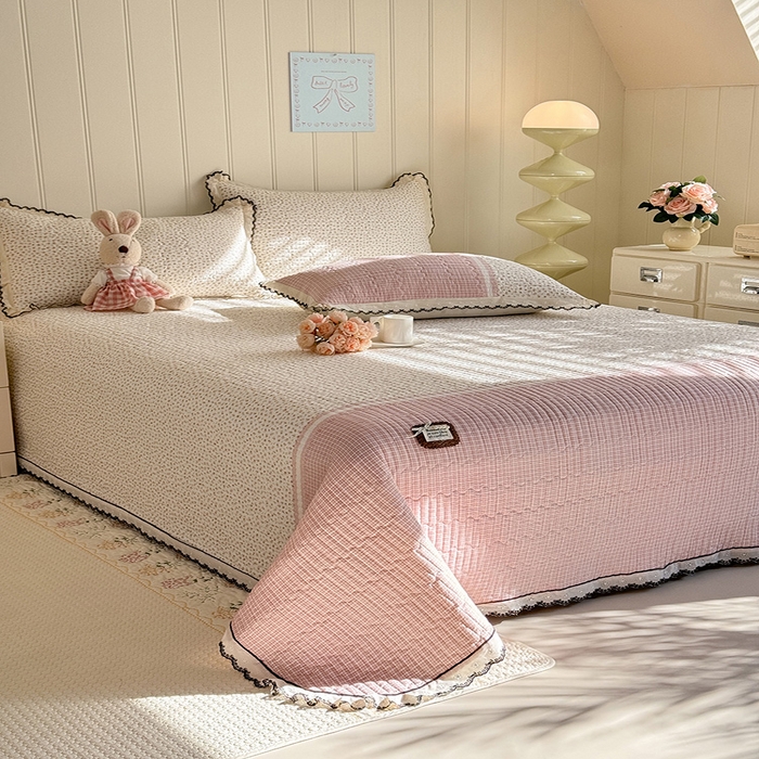 91家纺网 家纺一手货源 找家纺 （总）金盛皇朝 2026款水洗皱皱纱双层纱云朵棉三层夹棉绗绣刺绣小花边单件三件床盖