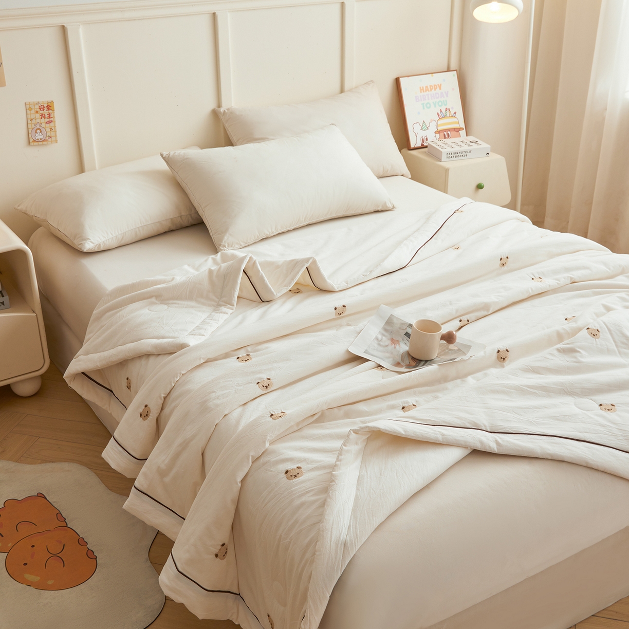 91家纺网 家纺一手货源 找家纺 仁凯家纺 2026新款A类100%棉花刺绣款手包边夏被夏凉被空调被 熊博士 奶白