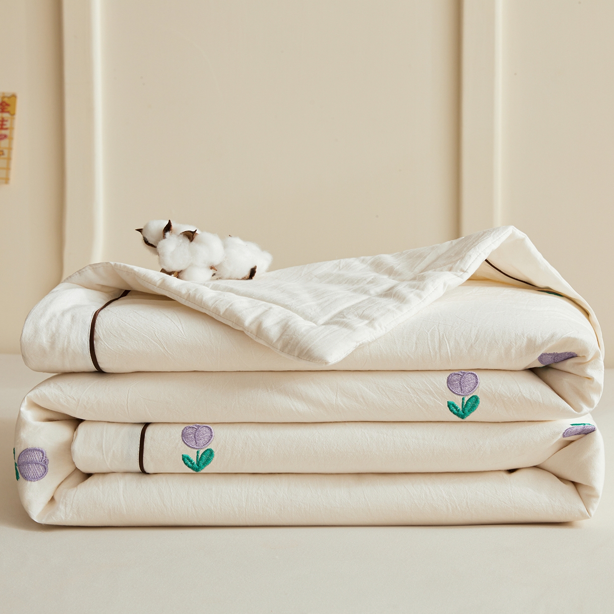 91家纺网 家纺一手货源 找家纺 仁凯家纺 2026新款A类100%棉花刺绣款手包边夏被夏凉被空调被 花朵 奶白