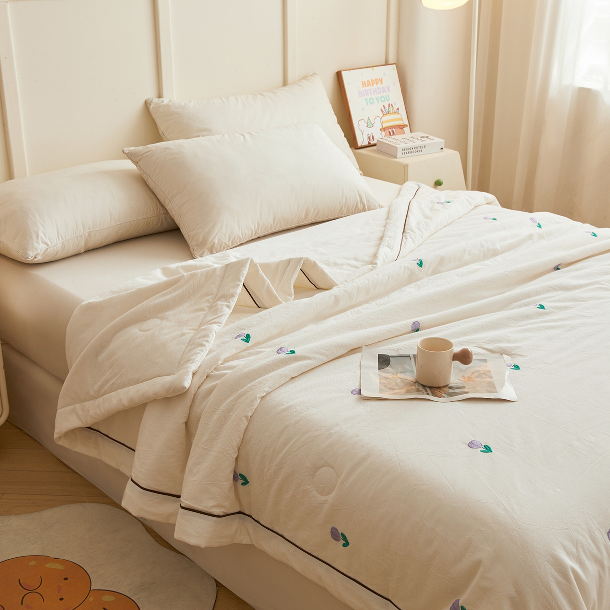 91家纺网 家纺一手货源 找家纺 仁凯家纺 2026新款A类100%棉花刺绣款手包边夏被夏凉被空调被 花朵 奶白