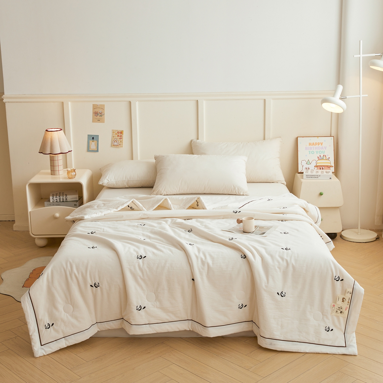 91家纺网 家纺一手货源 找家纺 仁凯家纺 2026新款A类100%棉花刺绣款手包边夏被夏凉被空调被 小熊猫 奶白