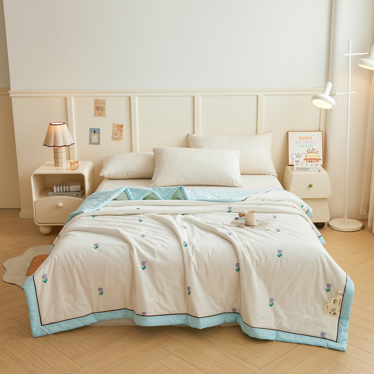 91家纺网 家纺一手货源 找家纺 仁凯家纺 2026新款A类100%棉花刺绣款手包边夏被夏凉被空调被 花朵 奶白拼冰蓝