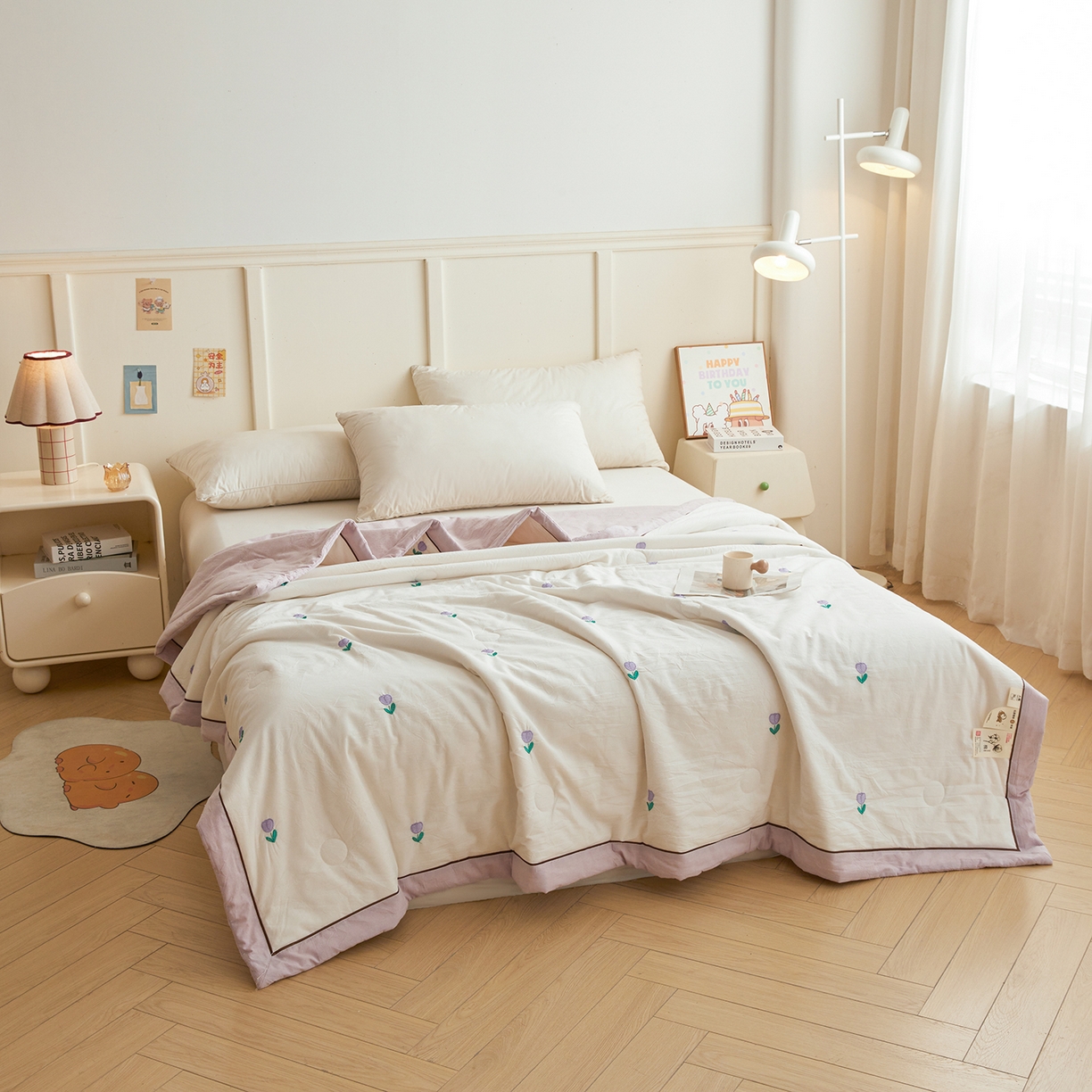 91家纺网 家纺一手货源 找家纺 仁凯家纺 2026新款A类100%棉花刺绣款手包边夏被夏凉被空调被 花朵 奶白拼雾紫