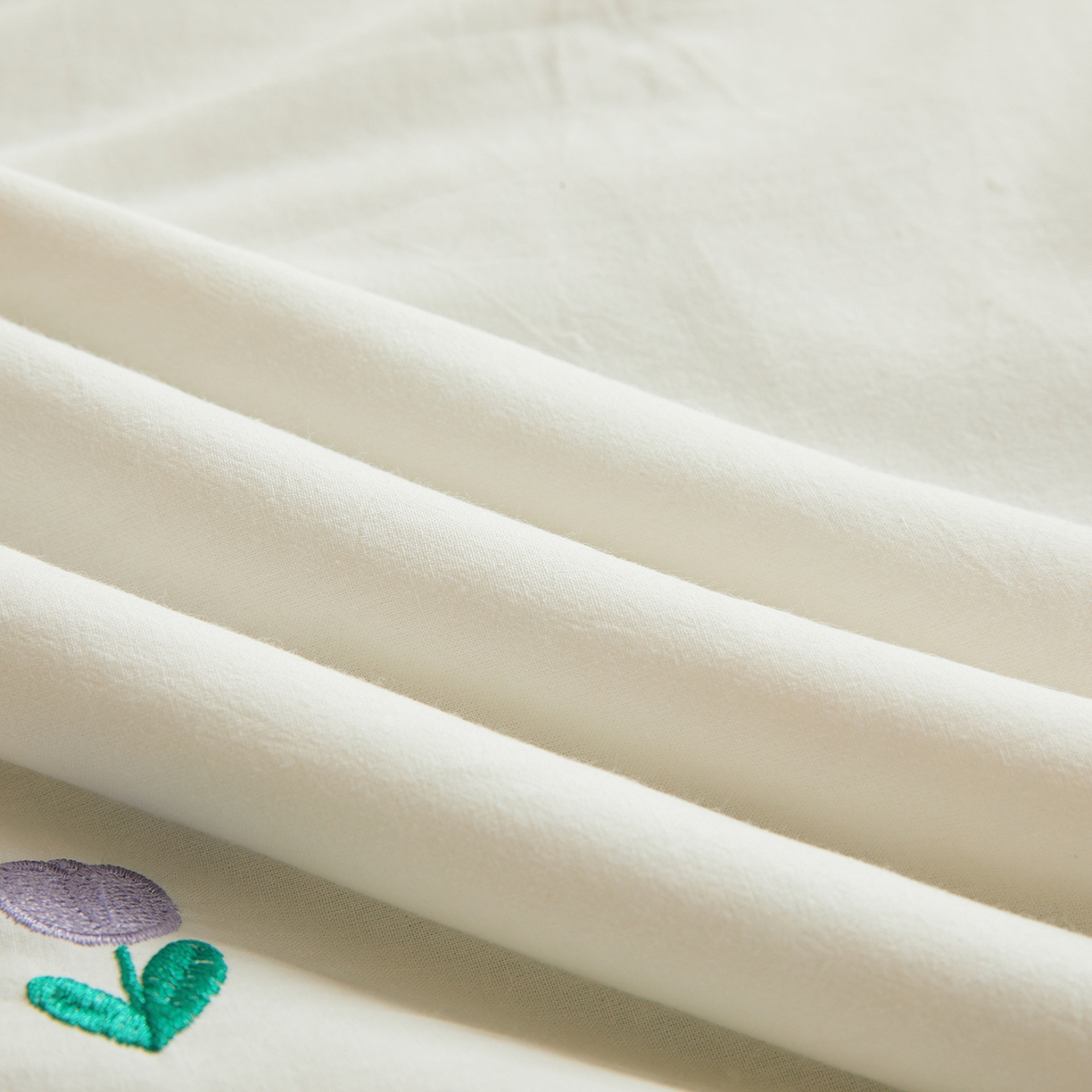 91家纺网 家纺一手货源 找家纺 仁凯家纺 2026新款A类100%棉花刺绣款手包边夏被夏凉被空调被 花朵 奶白拼冰蓝