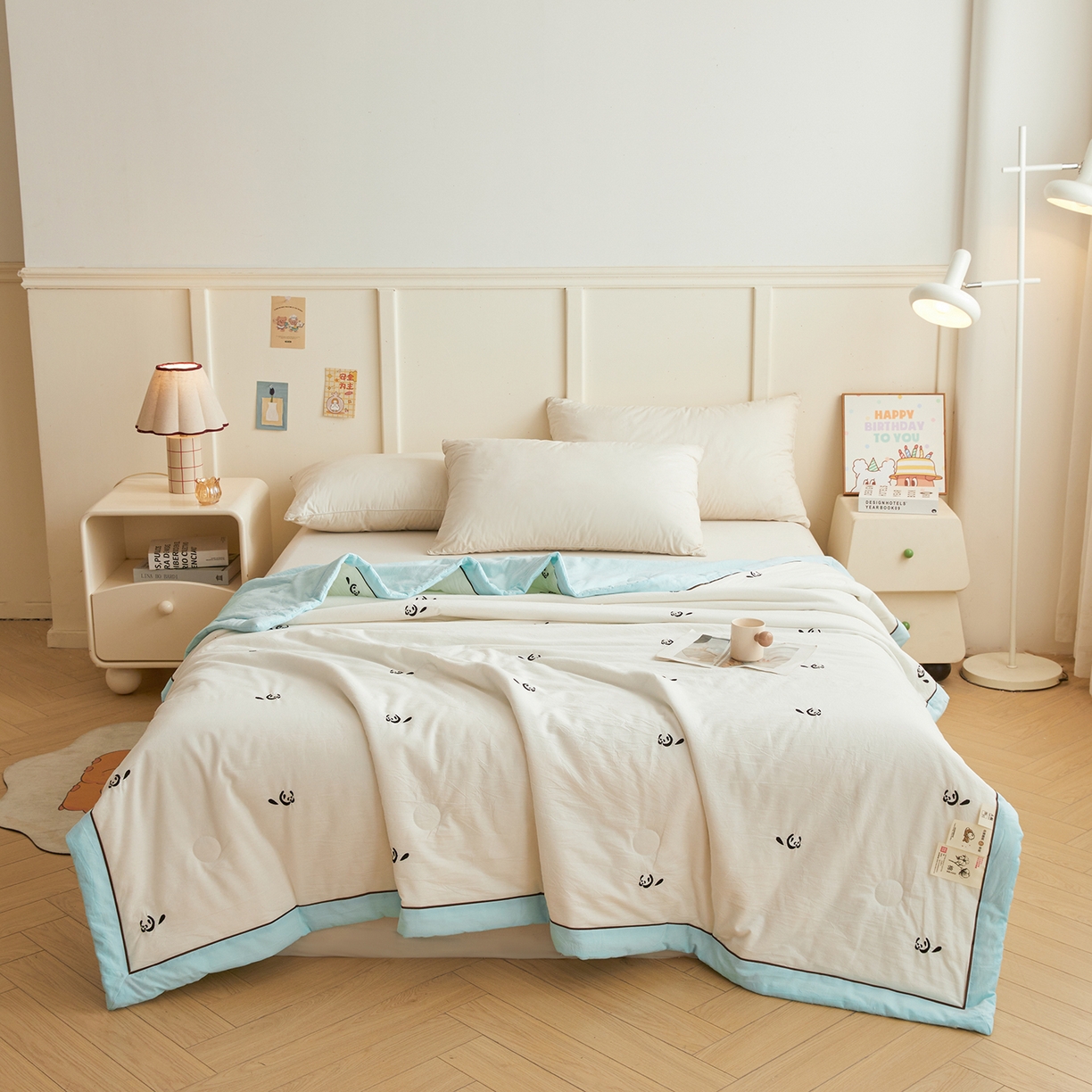 91家纺网 家纺一手货源 找家纺 仁凯家纺 2026新款A类100%棉花刺绣款手包边夏被夏凉被空调被 小熊猫 奶白拼冰蓝