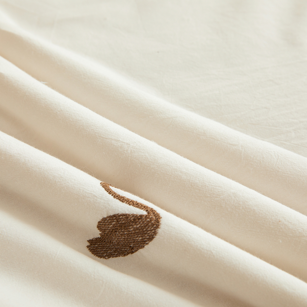 91家纺网 家纺一手货源 找家纺 仁凯家纺 2026新款A类100%棉花刺绣款手包边夏被夏凉被空调被 天鹅 奶白拼雾紫