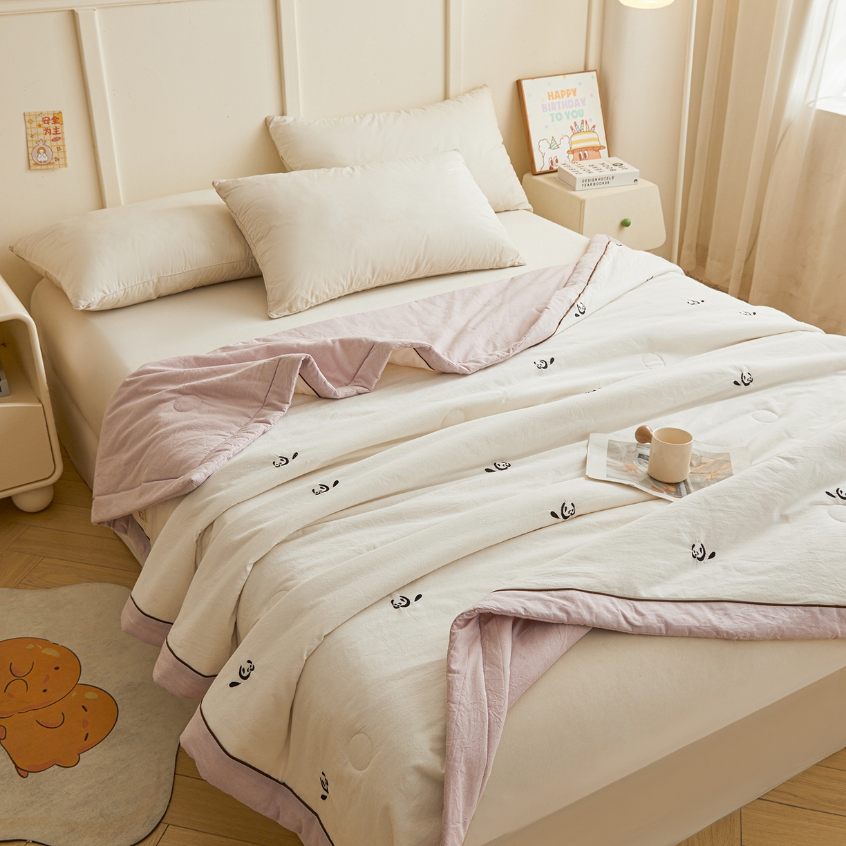 91家纺网 家纺一手货源 找家纺 仁凯家纺 2026新款A类100%棉花刺绣款手包边夏被夏凉被空调被 小熊猫 奶白拼雾紫