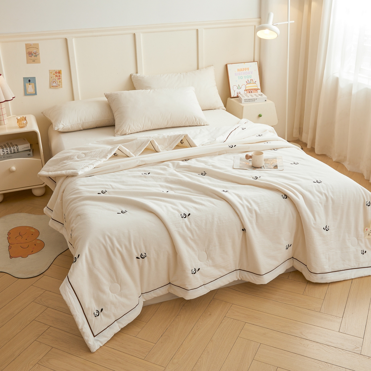 91家纺网 家纺一手货源 找家纺 仁凯家纺 2026新款A类100%棉花刺绣款手包边夏被夏凉被空调被 小熊猫 奶白