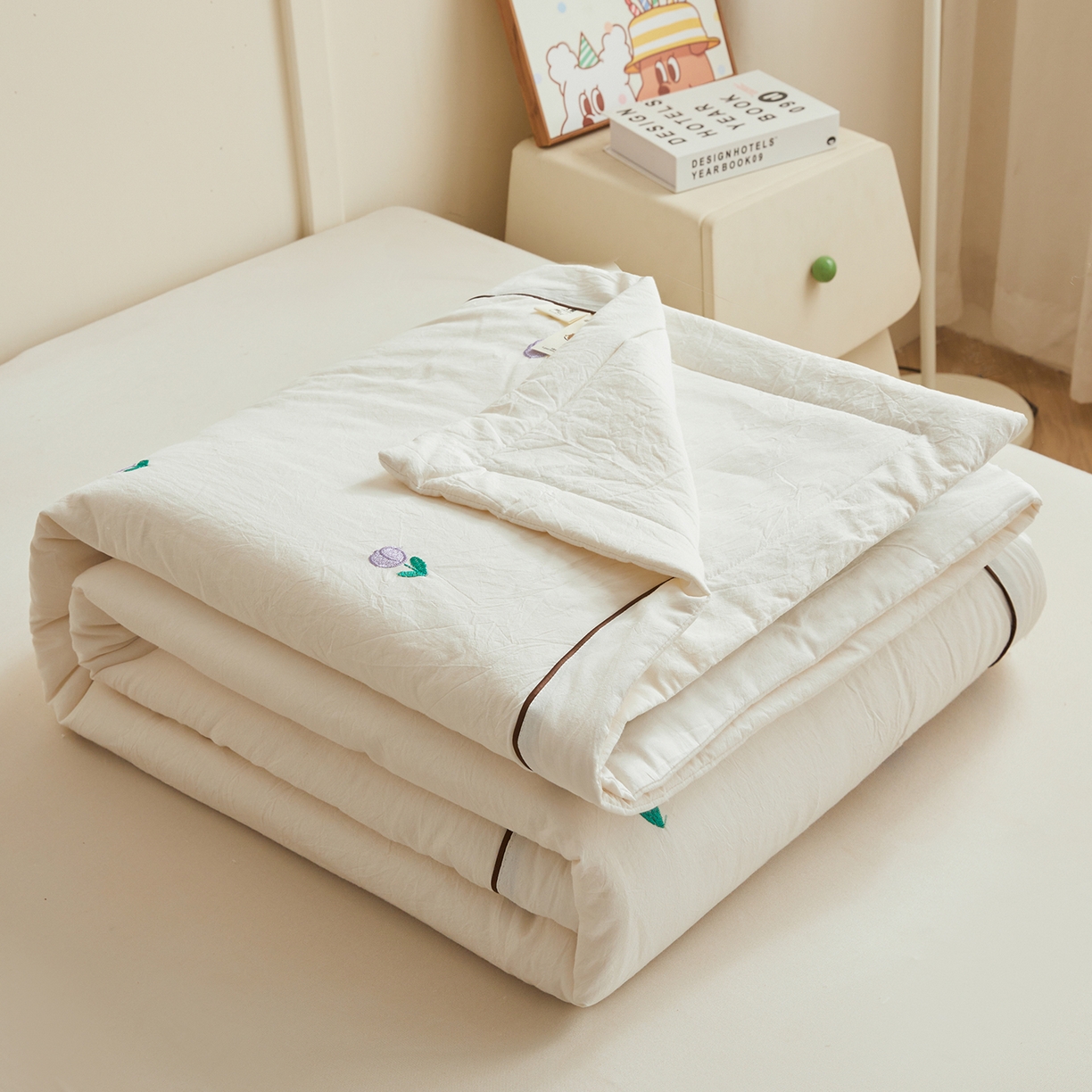 91家纺网 家纺一手货源 找家纺 仁凯家纺 2026新款A类100%棉花刺绣款手包边夏被夏凉被空调被 花朵 奶白