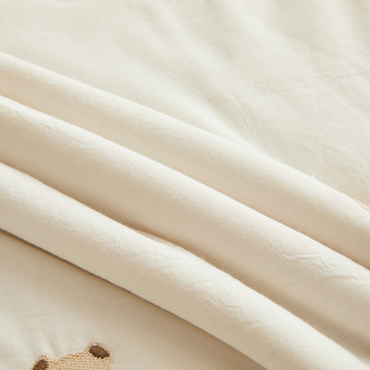 91家纺网 家纺一手货源 找家纺 仁凯家纺 2026新款A类100%棉花刺绣款手包边夏被夏凉被空调被 熊博士 奶白拼雾紫