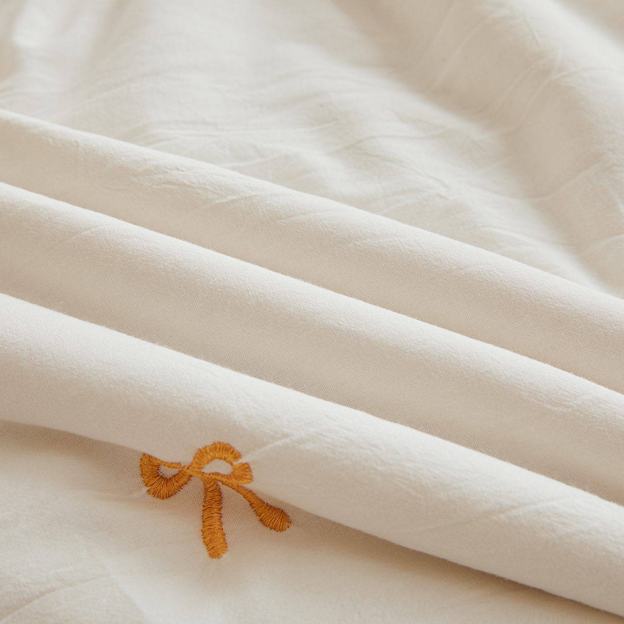 91家纺网 家纺一手货源 找家纺 仁凯家纺 2026新款A类100%棉花刺绣款手包边夏被夏凉被空调被 蝴蝶结 奶白拼雾紫