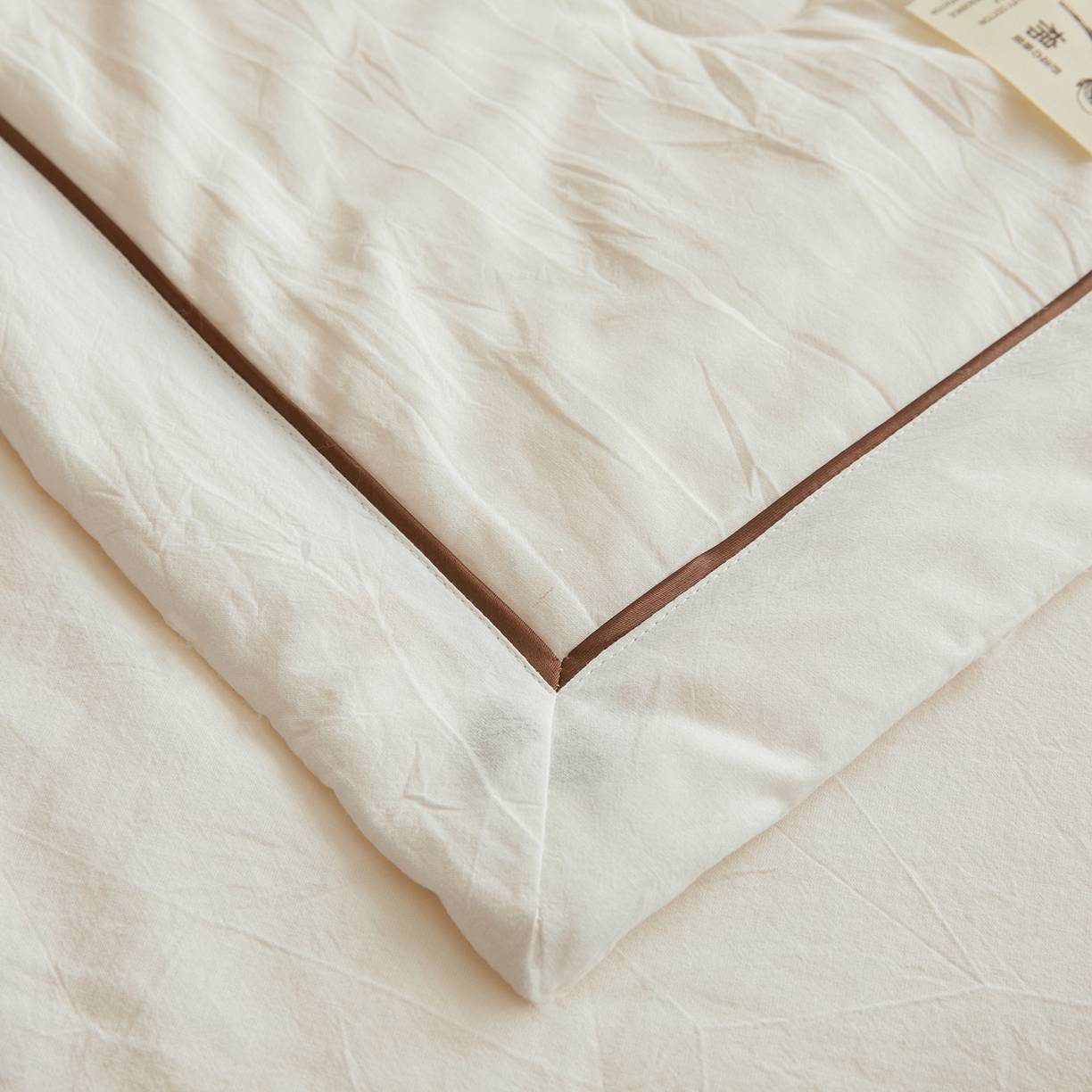 91家纺网 家纺一手货源 找家纺 仁凯家纺 2026新款A类100%棉花刺绣款手包边夏被夏凉被空调被 蝴蝶结 奶白