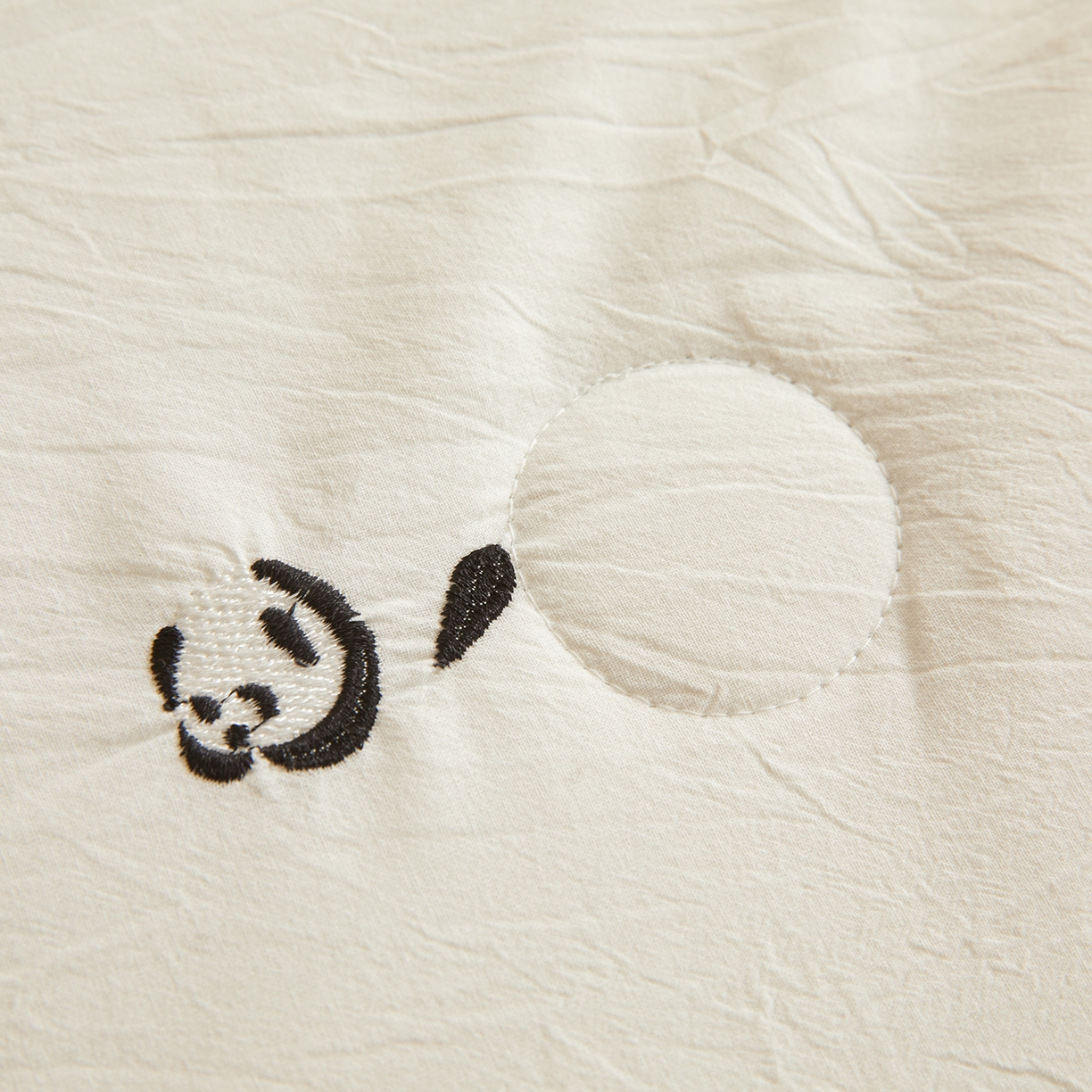 91家纺网 家纺一手货源 找家纺 仁凯家纺 2026新款A类100%棉花刺绣款手包边夏被夏凉被空调被 小熊猫 奶白拼冰蓝