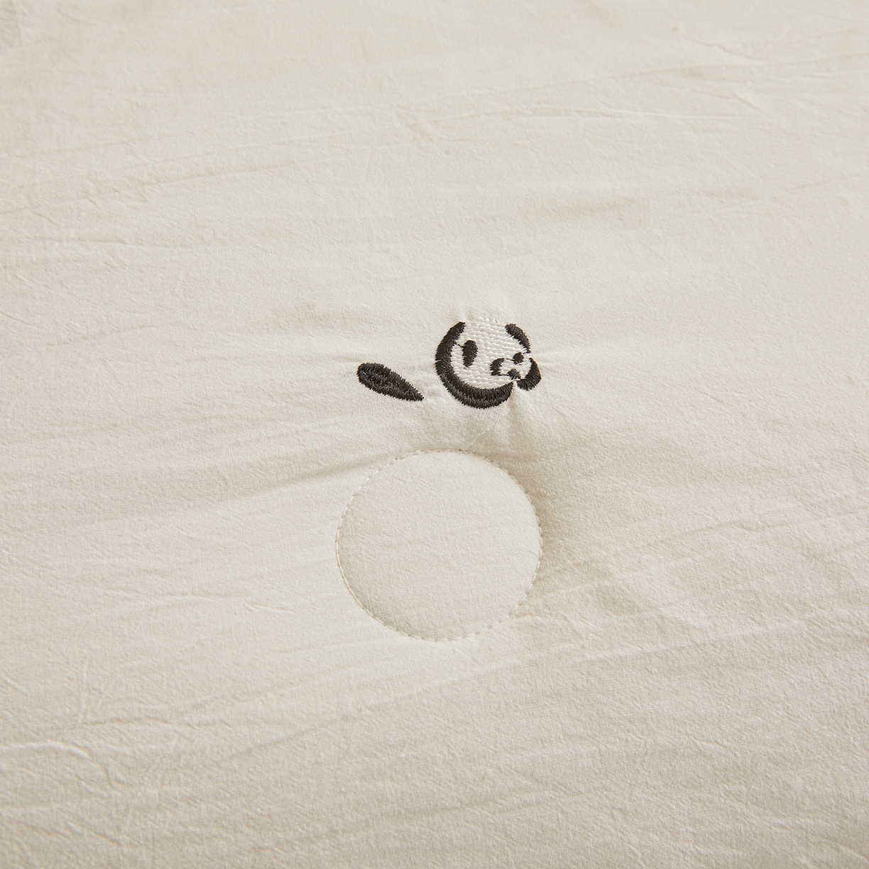 91家纺网 家纺一手货源 找家纺 仁凯家纺 2026新款A类100%棉花刺绣款手包边夏被夏凉被空调被 小熊猫 奶白拼雾紫