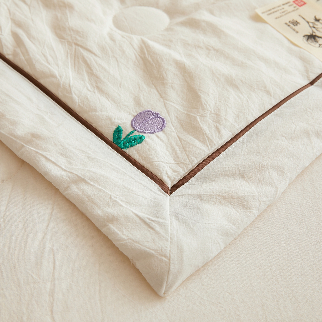 91家纺网 家纺一手货源 找家纺 仁凯家纺 2026新款A类100%棉花刺绣款手包边夏被夏凉被空调被 花朵 奶白