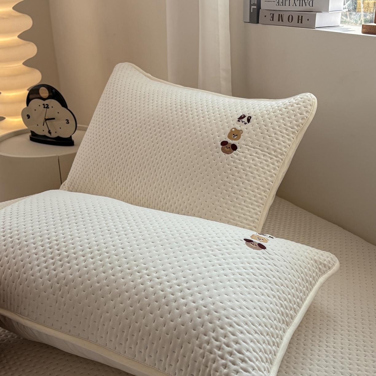 91家纺网 家纺一手货源 找家纺 居眠 2026新款卡通刺绣夹棉防水单枕套枕套单件-童话乐园 童话乐园-白