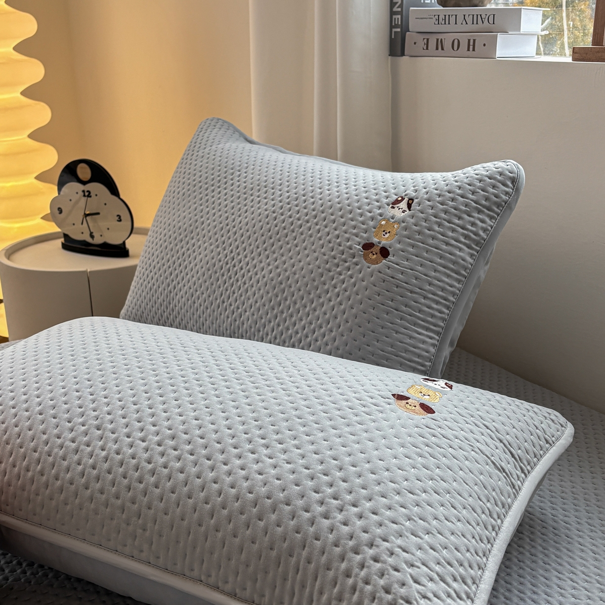 91家纺网 家纺一手货源 找家纺 居眠 2026新款卡通刺绣夹棉防水单枕套枕套单件-童话乐园 童话乐园-灰