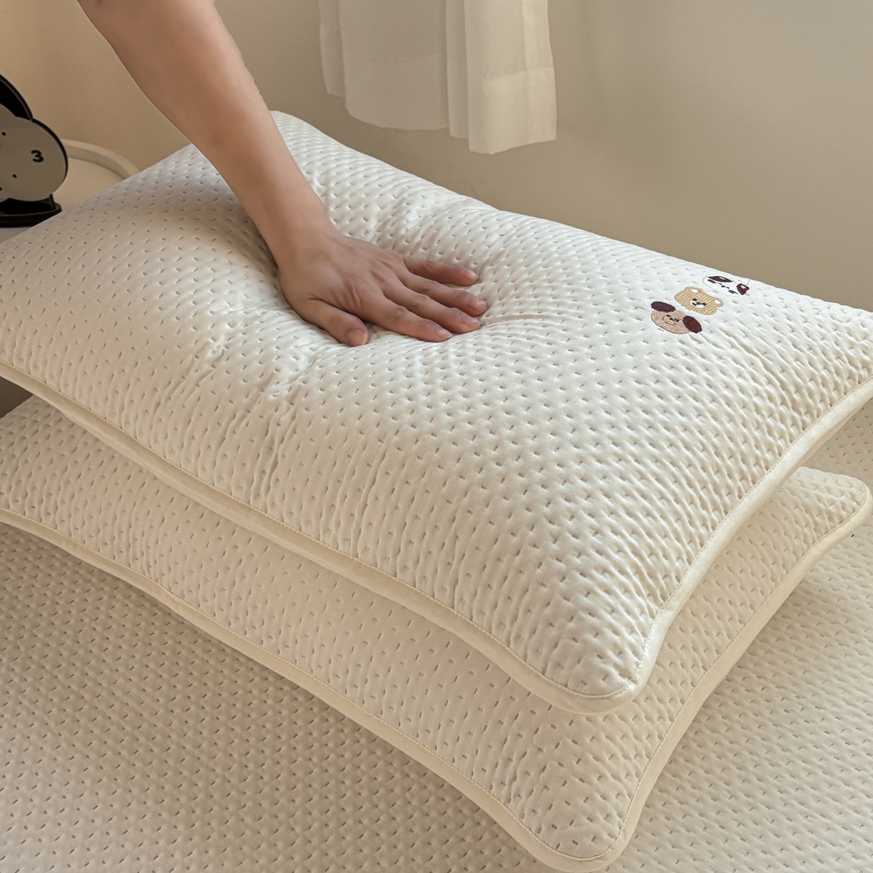 91家纺网 家纺一手货源 找家纺 居眠 2026新款卡通刺绣夹棉防水单枕套枕套单件-童话乐园 童话乐园-白