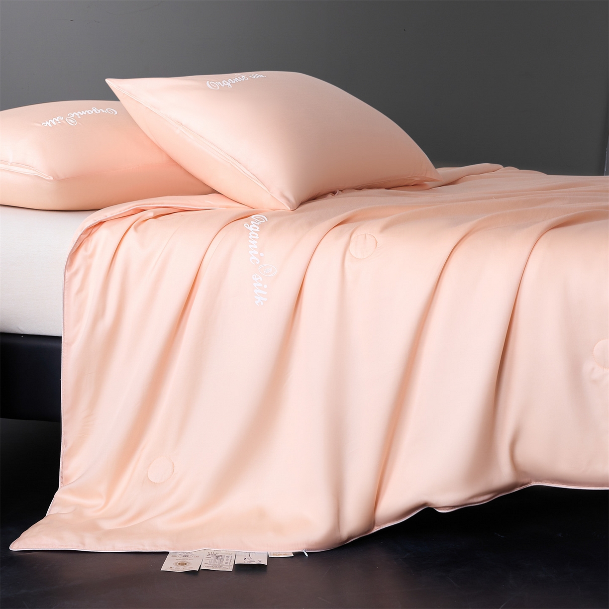 91家纺网 家纺一手货源 找家纺 恬思语家纺 2026春夏新品纯色莱赛尔天丝蚕丝夏被夏凉被空调被 若云-初荷粉