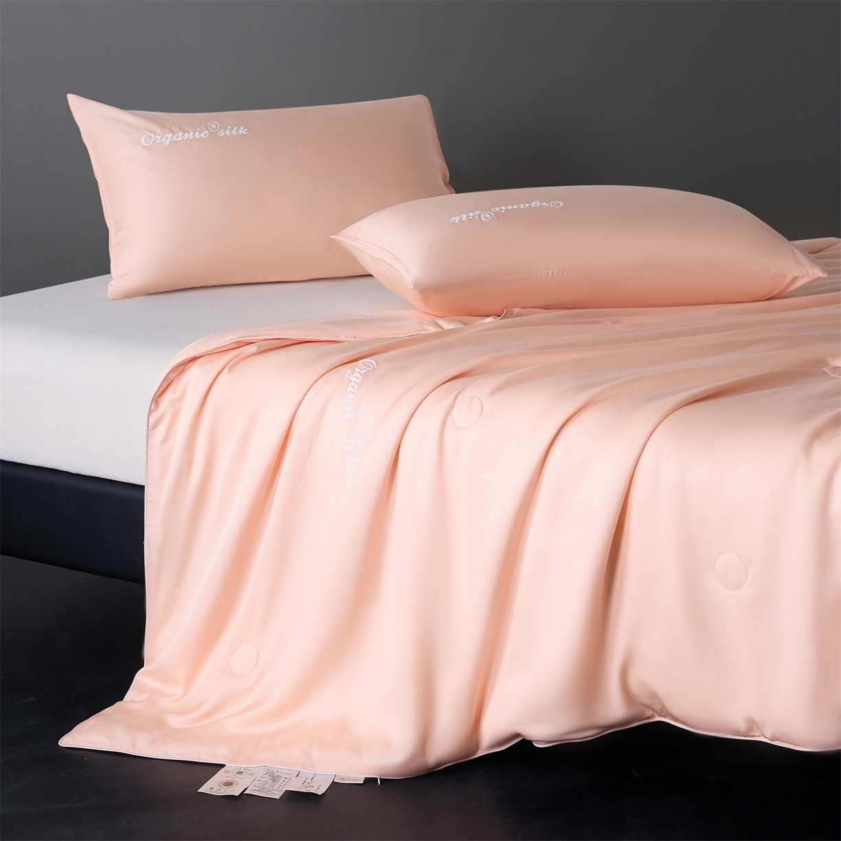 91家纺网 家纺一手货源 找家纺 恬思语家纺 2026春夏新品纯色莱赛尔天丝蚕丝夏被夏凉被空调被 若云-初荷粉