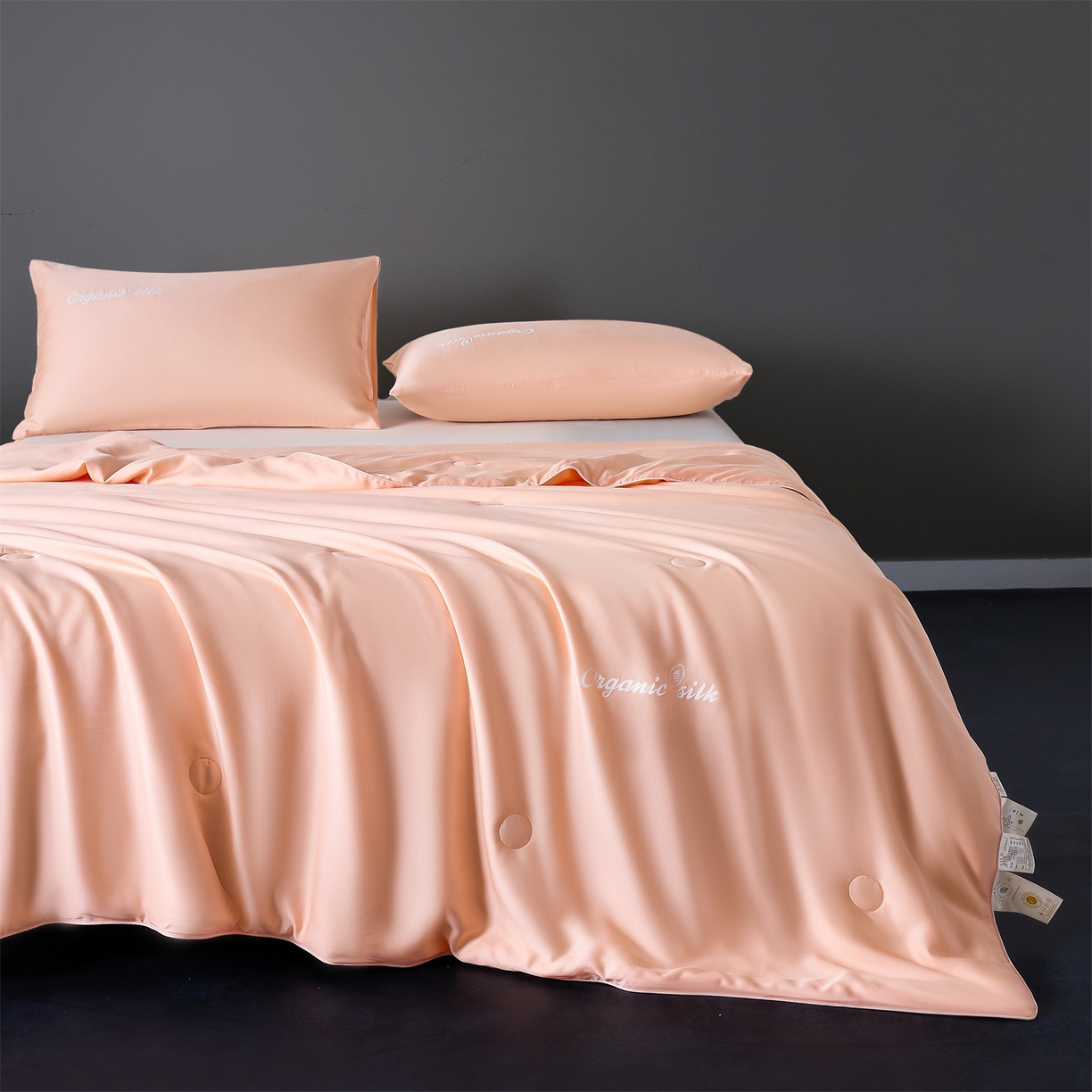 91家纺网 家纺一手货源 找家纺 恬思语家纺 2026春夏新品纯色莱赛尔天丝蚕丝夏被夏凉被空调被 若云-初荷粉