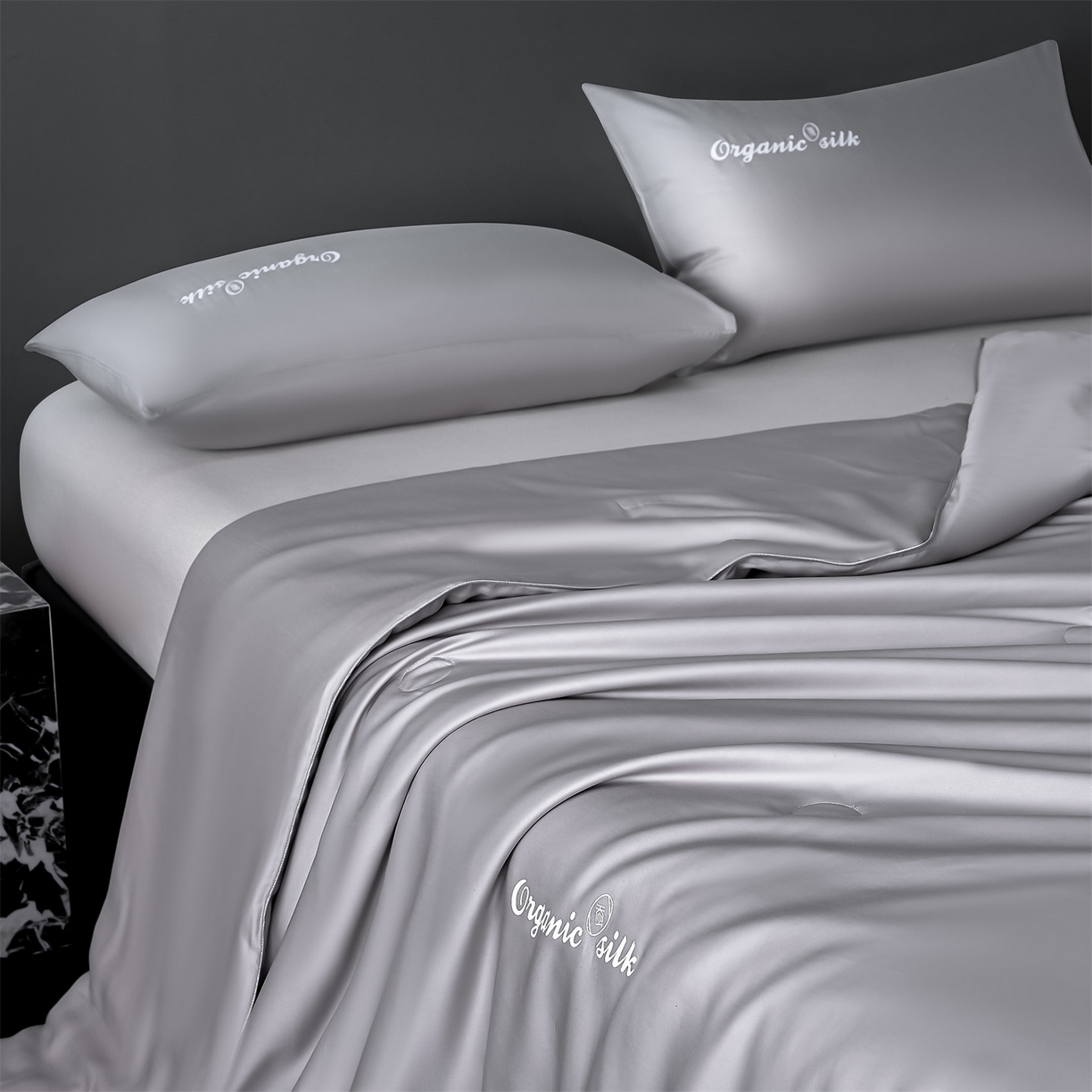 91家纺网 家纺一手货源 找家纺 恬思语家纺 2026春夏新品纯色莱赛尔天丝蚕丝夏被夏凉被空调被 若云-星灰