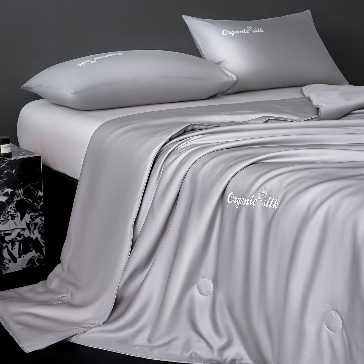 91家纺网 家纺一手货源 找家纺 恬思语家纺 2026春夏新品纯色莱赛尔天丝蚕丝夏被夏凉被空调被 若云-星灰