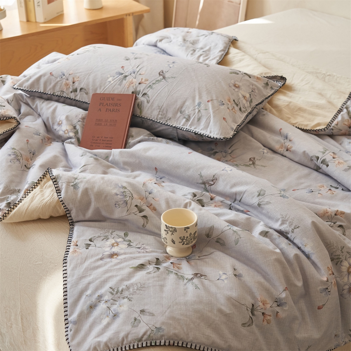 91家纺网 家纺一手货源 找家纺 恬思语家纺 2026春夏新款棉麻印花棉花夏被空调被夏凉被四件套花卉系列 蓝汐