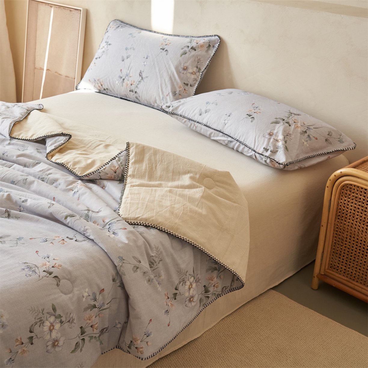 91家纺网 家纺一手货源 找家纺 恬思语家纺 2026春夏新款棉麻印花棉花夏被空调被夏凉被四件套花卉系列 蓝汐