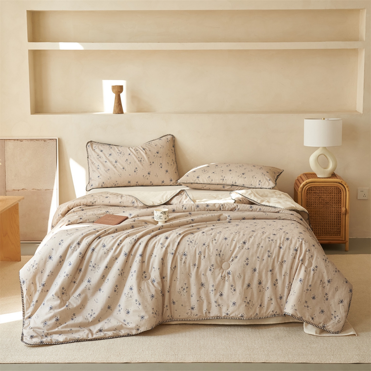 91家纺网 家纺一手货源 找家纺 恬思语家纺 2026春夏新款棉麻印花棉花夏被空调被夏凉被四件套花卉系列 蓝颜