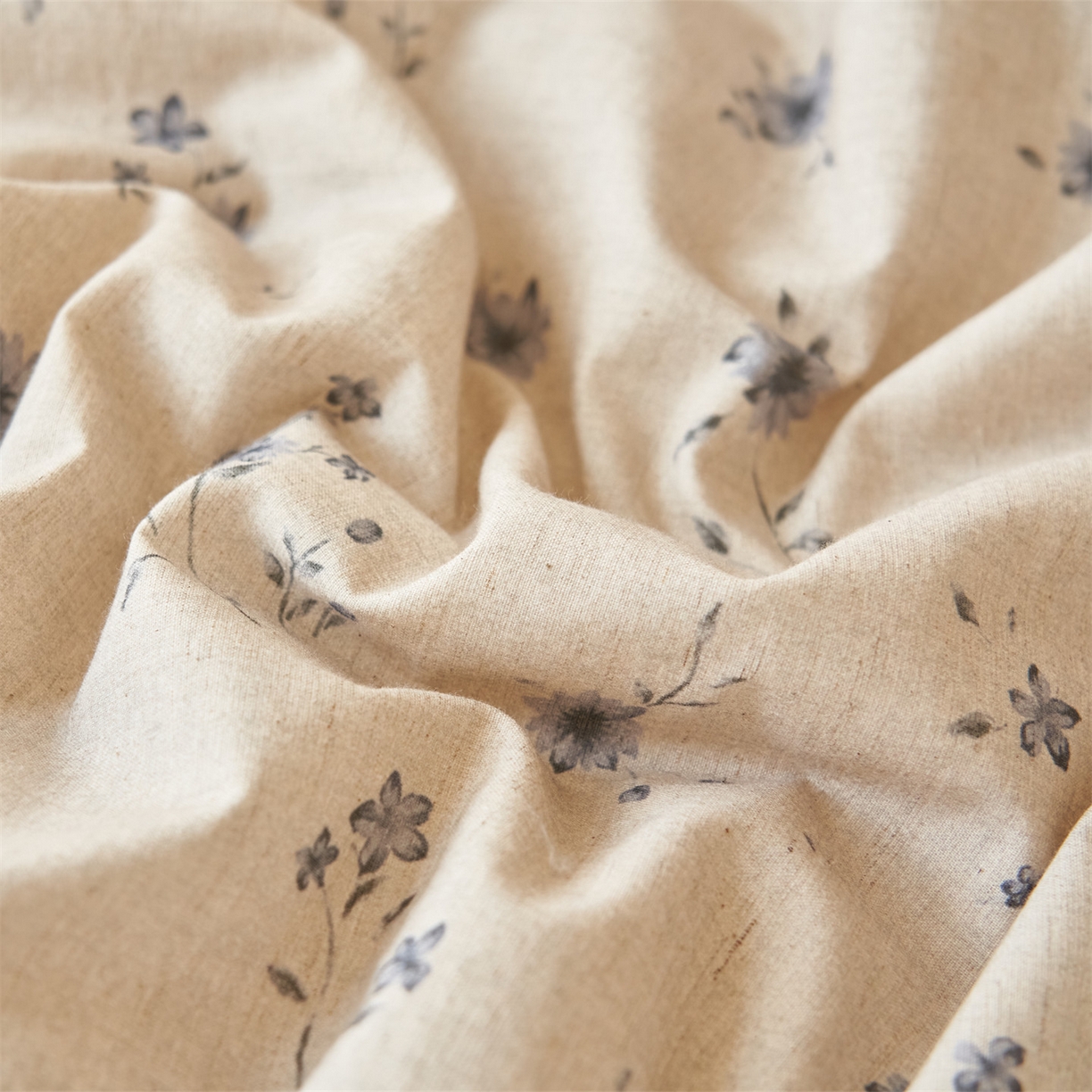 91家纺网 家纺一手货源 找家纺 恬思语家纺 2026春夏新款棉麻印花棉花夏被空调被夏凉被四件套花卉系列 蓝颜