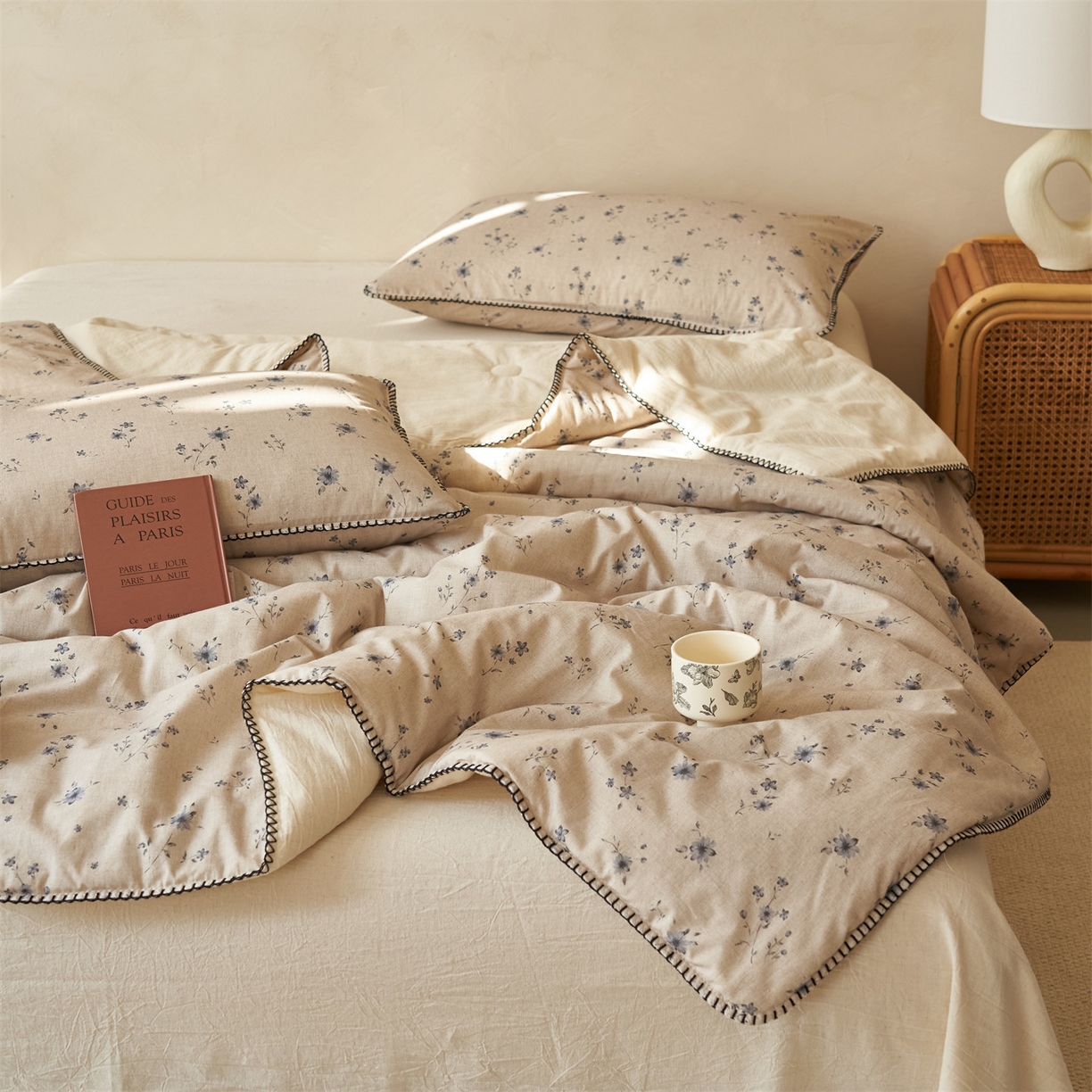 91家纺网 家纺一手货源 找家纺 恬思语家纺 2026春夏新款棉麻印花棉花夏被空调被夏凉被四件套花卉系列 蓝颜