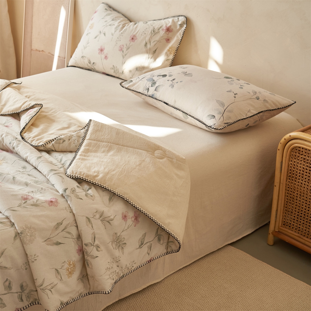 91家纺网 家纺一手货源 找家纺 恬思语家纺 2026春夏新款棉麻印花棉花夏被空调被夏凉被四件套花卉系列 花田