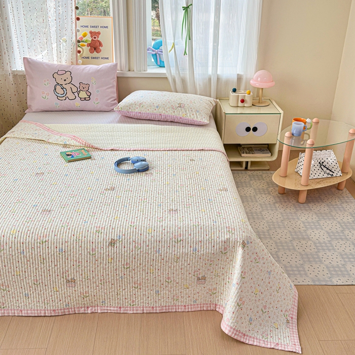 91家纺网 家纺一手货源 找家纺 Sweet dreams甜梦 2026新款小清新卡通全棉纯棉印花床盖四件套 碎花小熊