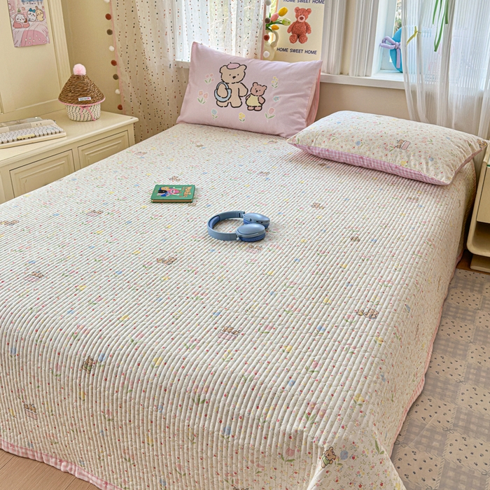 91家纺网 家纺一手货源 找家纺 Sweet dreams甜梦 2026新款小清新卡通全棉纯棉印花床盖四件套 碎花小熊